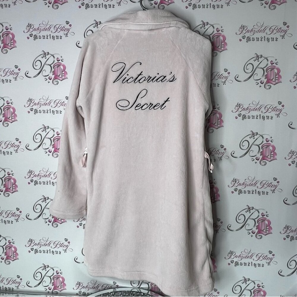 Victoria's Secret robe Soft Blush pink black embroidered soft fleece